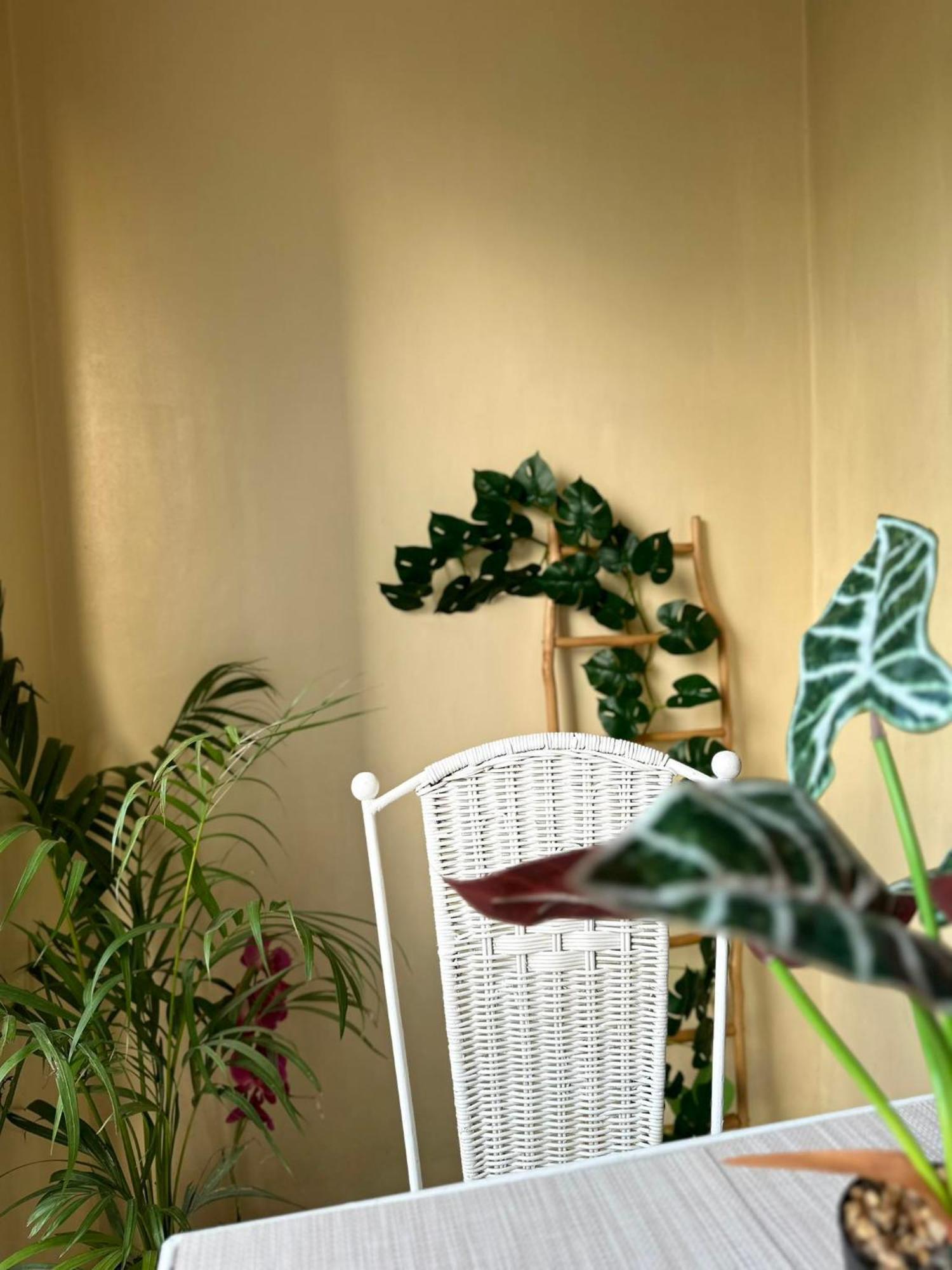 One Bedroom With Balcony By Christine Suites Ph In Greenbelt Radisson Makati City Bagian luar foto